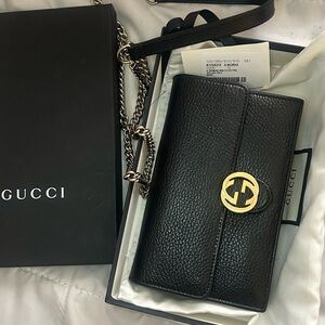 Wallet on a chain Gucci , black leather.
